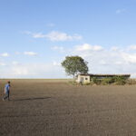 Andreas beim Bienenhaus